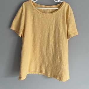 yellow american eagle tee!